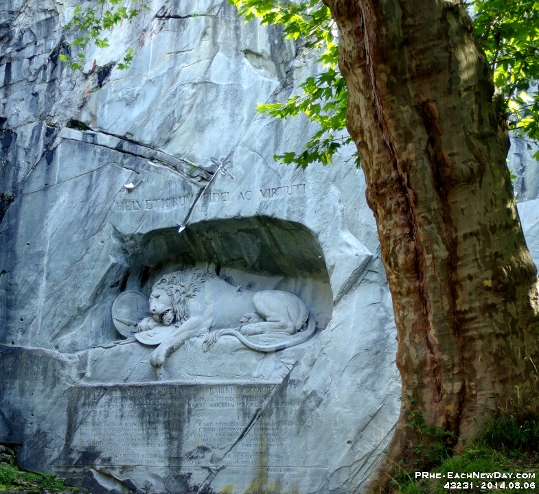 43231CrLe - Guided tour of Lucerne- Dying Lion Monument